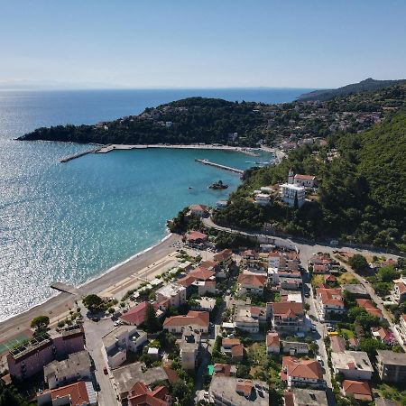 Valsamis Villa Apartments Poros  Exteriör bild