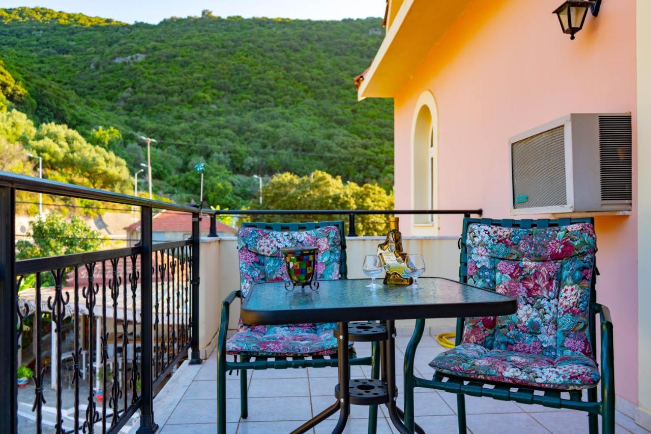 Valsamis Villa Apartments Poros  Exteriör bild