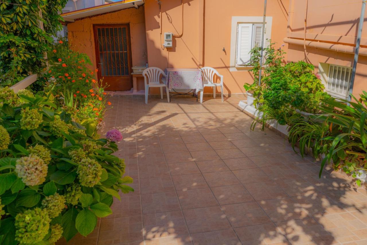 Valsamis Villa Apartments Poros  Exteriör bild