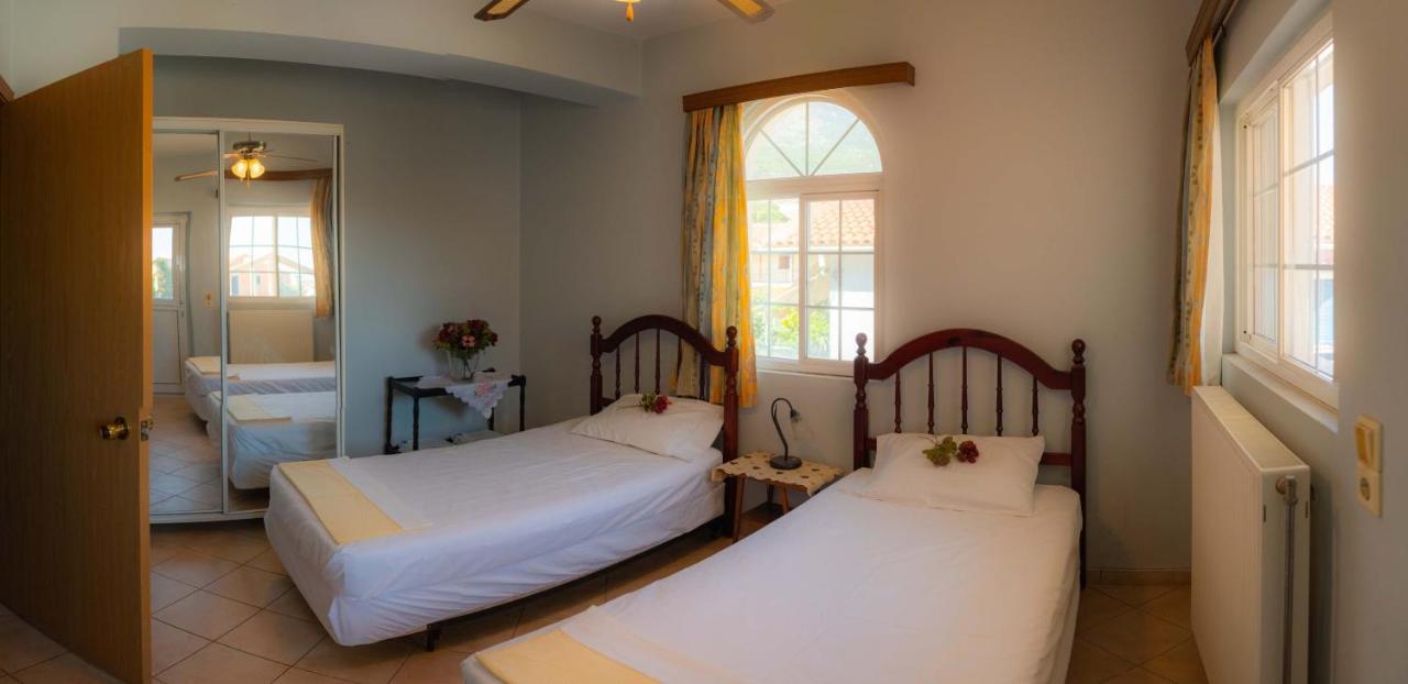 Valsamis Villa Apartments Poros  Exteriör bild