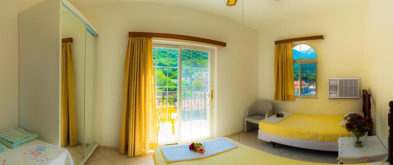 Valsamis Villa Apartments Poros  Exteriör bild